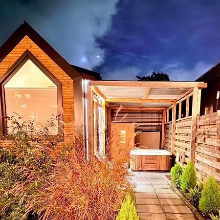 Tiny House With Sauna & Jacuzzi Near Amsterdam Vijfhuizen Екстериор снимка