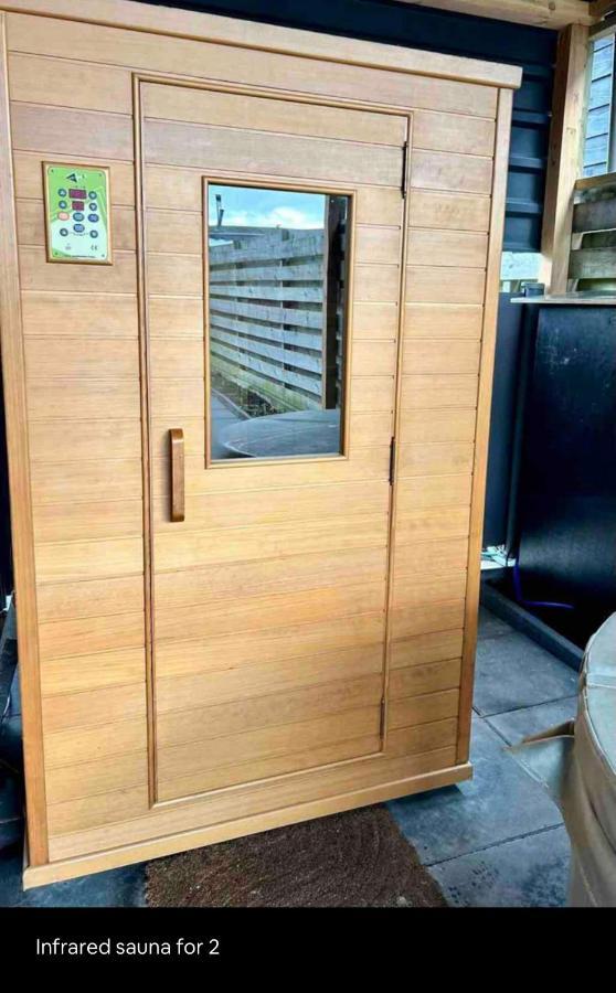 Tiny House With Sauna & Jacuzzi Near Amsterdam Vijfhuizen Екстериор снимка