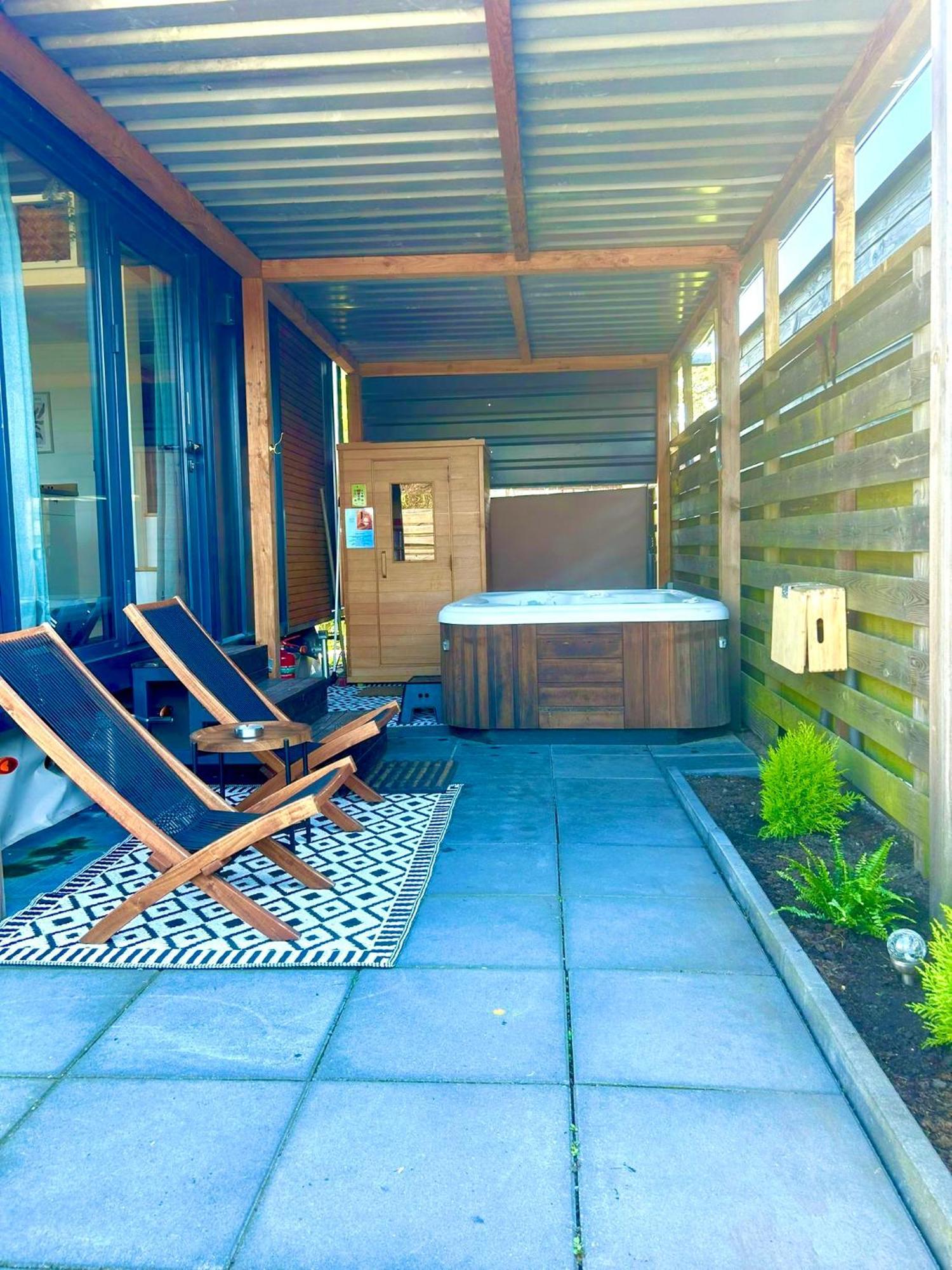 Tiny House With Sauna & Jacuzzi Near Amsterdam Vijfhuizen Екстериор снимка