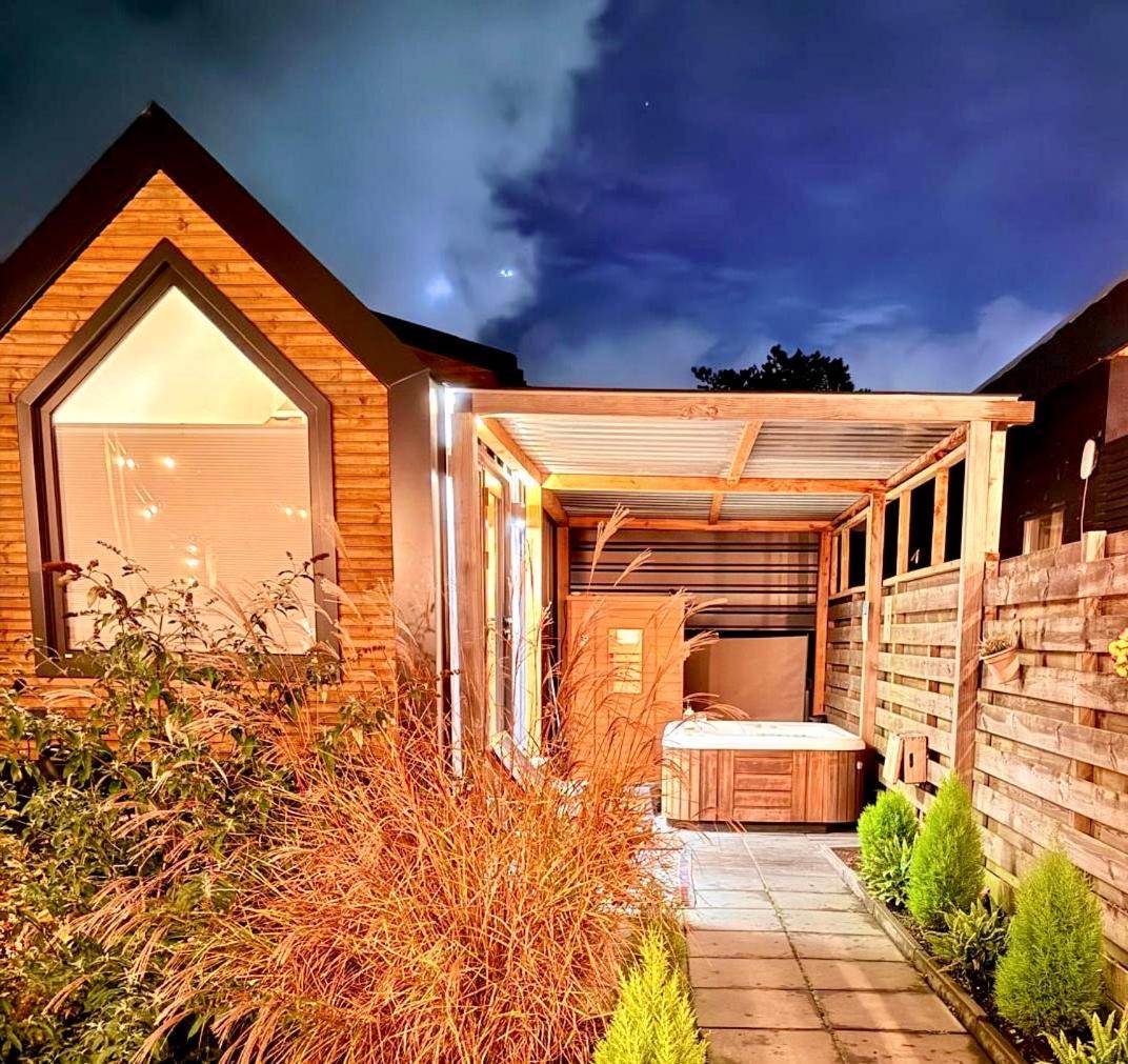 Tiny House With Sauna & Jacuzzi Near Amsterdam Vijfhuizen Екстериор снимка