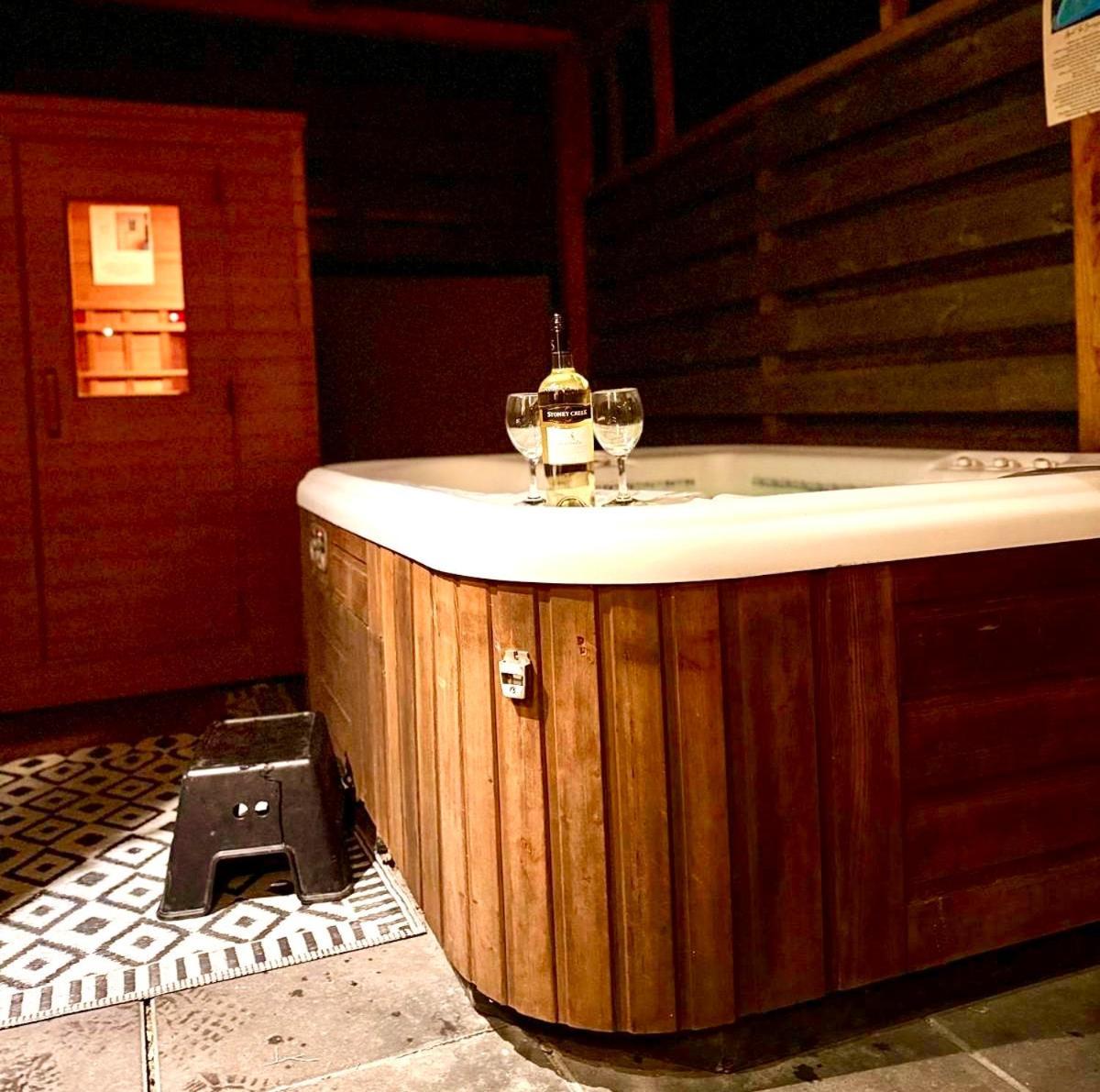 Tiny House With Sauna & Jacuzzi Near Amsterdam Vijfhuizen Екстериор снимка