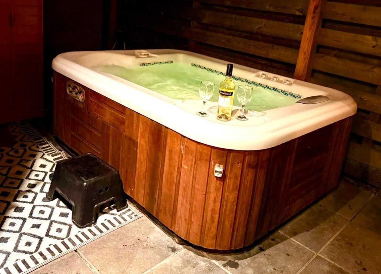 Tiny House With Sauna & Jacuzzi Near Amsterdam Vijfhuizen Екстериор снимка
