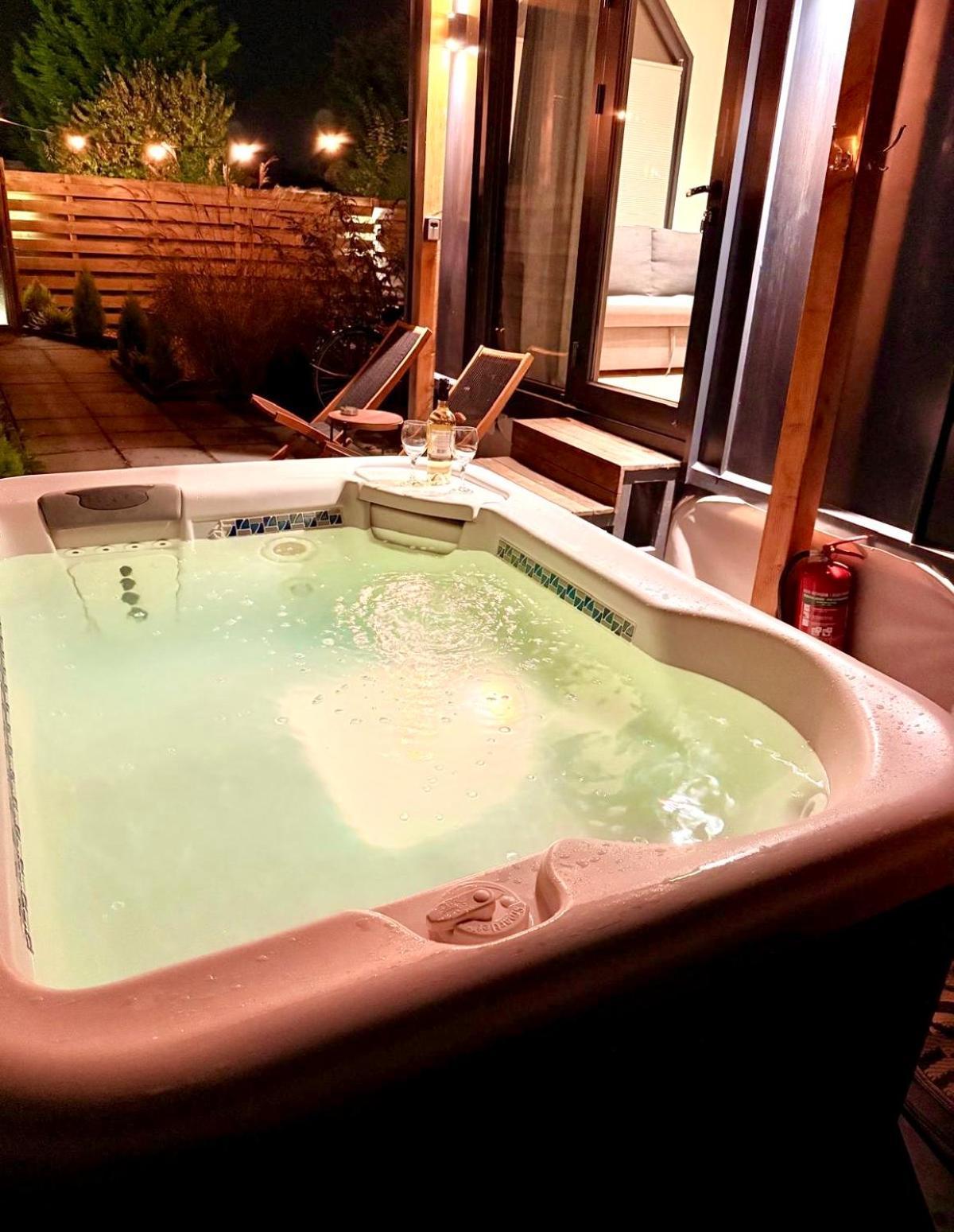 Tiny House With Sauna & Jacuzzi Near Amsterdam Vijfhuizen Екстериор снимка