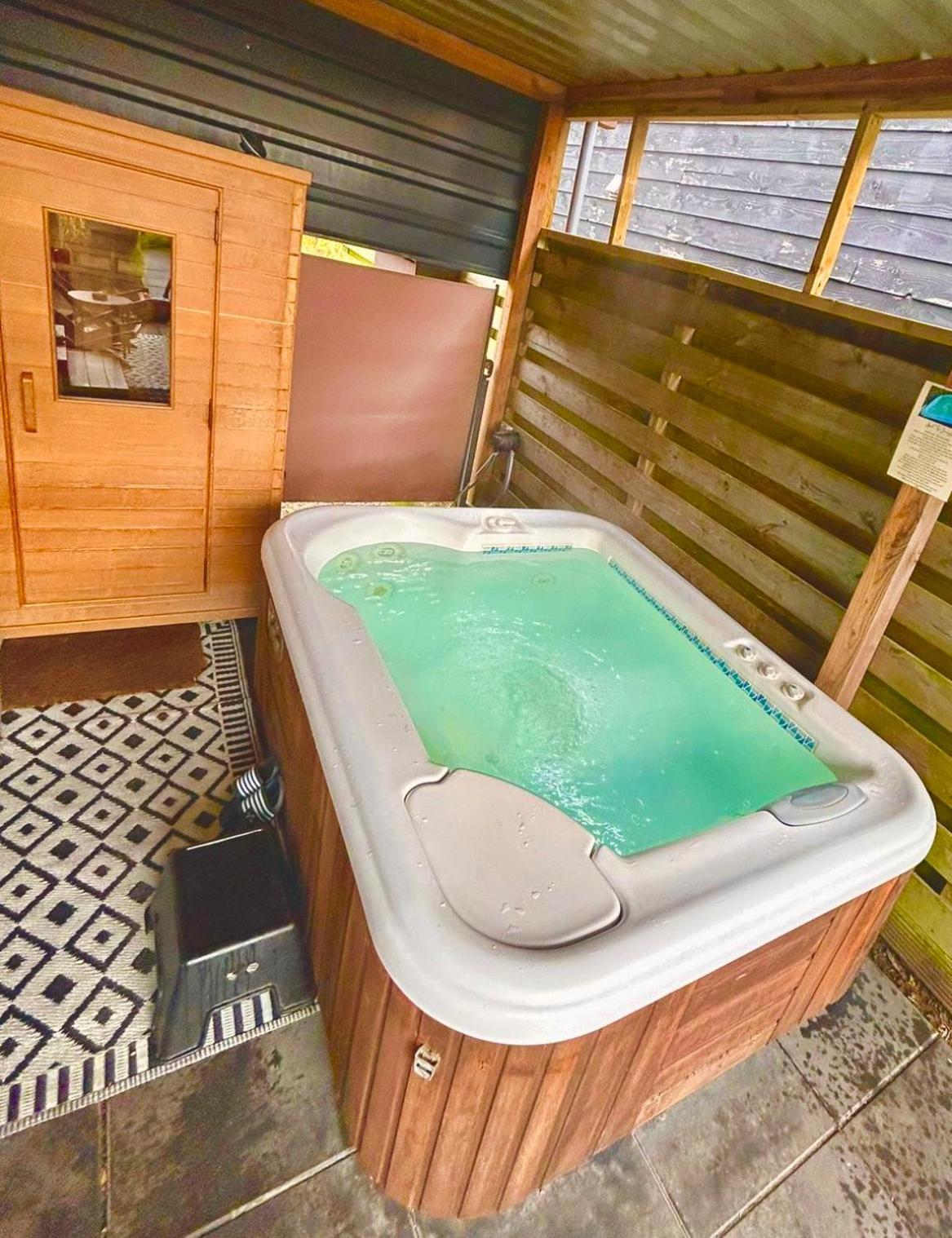 Tiny House With Sauna & Jacuzzi Near Amsterdam Vijfhuizen Екстериор снимка